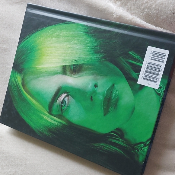 Billie Eilish photo book hardcover coffee table book - Picture 4 of 11